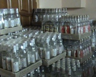 На оптовой базе в Энгельсе изъято около 1600 бутылок «левого» алкоголя