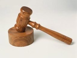 Суд вынес приговор полицейским, избившим задержанного