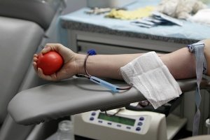 Студенты юридической академии сдают кровь