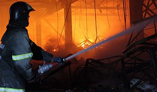 В области горели дачи и магазин