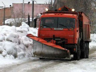 Двести единиц техники вышли на уборку от снега дорог Саратова