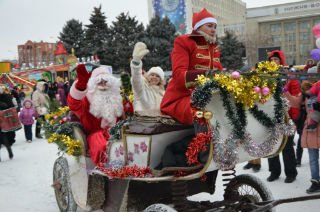 В Саратове торжественно зажжена главная елка