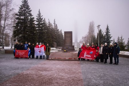 Представили «Волонтерской Роты Боевого Братства» возложили цветы к Вечному огню