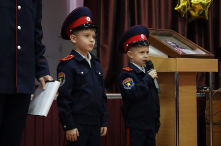 В школе № 43 им. В.Ф. Маргелова состоялось торжественное посвящение первоклассников в казаки