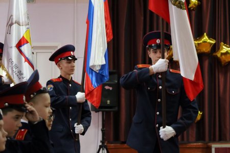 В школе № 43 им. В.Ф. Маргелова состоялось торжественное посвящение первоклассников в казаки