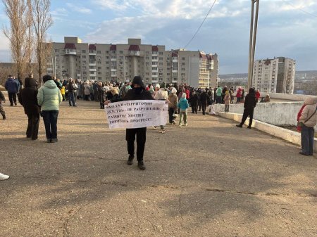Сторонниками строительства школы в Ленинском районе не дают высказать своё мнение Сторонниками строительства школы в Ленинском районе не дают высказать своё мнение