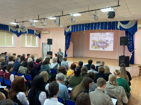 Впервые на научной конференции представили исследовательские работы на китайском языке Впервые на научной конференции представили исследовательские работы на китайском языке