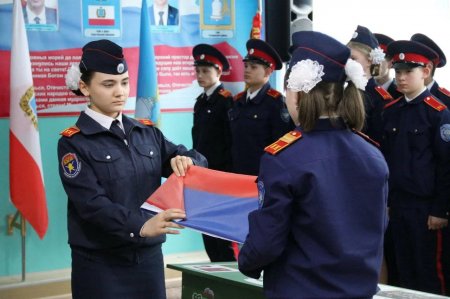 В Македоновке установили именую "Парту Героя"