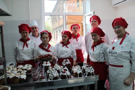 Семьи саратовских участников СВО поздравили с Пасхой
