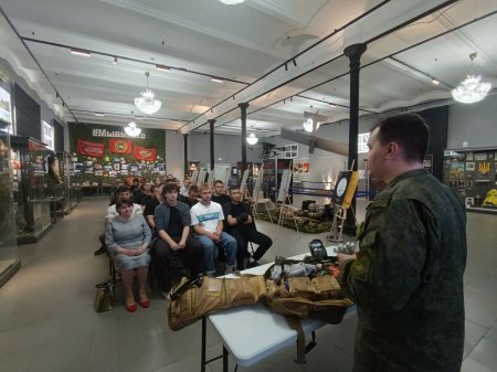 Участник СВО показал студентам азы тактической медицины