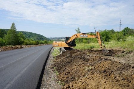 Завершается ремонт ключевой дороги к Вольску 