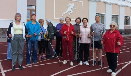 В Саратове организовали оздоровительную прогулку для пенсионеров