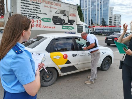 Таксисты «забывают» внести себя в реестр перевозчиков и оформить страховку