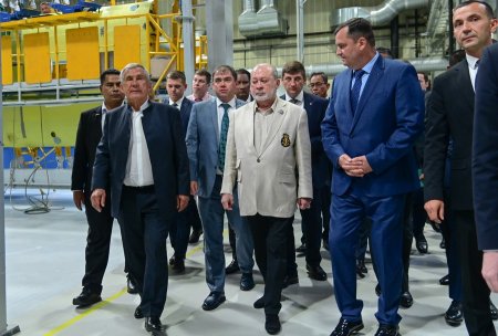 Верховный правитель Малайзии совершил рабочий визит на вертолетный завод Казани