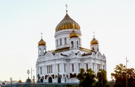 Юрий Лужков и возрождение православных святынь — в центре юбилейной экспозиции