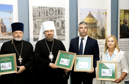 Гашение марки к 25-летию Великого освящения Храма Христа Спасителя прошло на выставке, посвященной Юрию Лужкову