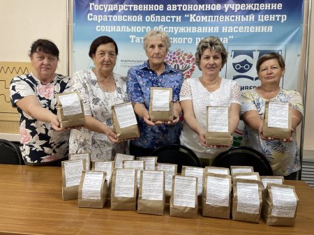 «Зеленый фронт: вместе за наших защитников»: «серебряные» волонтеры продолжают готовить чайные сборы