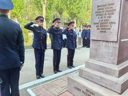 Воспитанники казачьих классов отметили День воинской славы России Воспитанники казачьих классов отметили День воинской славы России