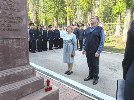 Воспитанники казачьих классов отметили День воинской славы России Воспитанники казачьих классов отметили День воинской славы России