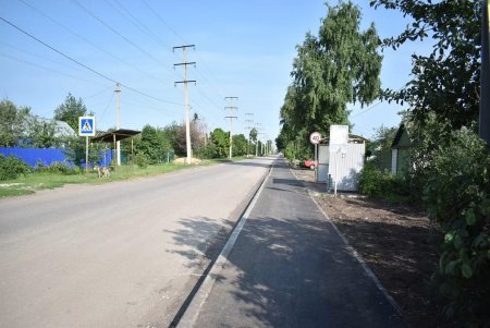 В Ртищевском районе благоустроили тротуар, ведущий к школе и детским садам