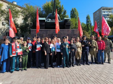 В Саратове отметили День танкиста