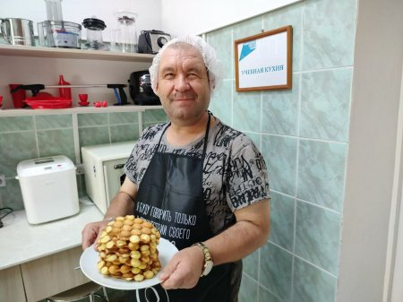 Бабушкино печенье готовят дедушки Лысогорского района
