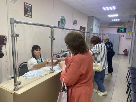 Более 1,2 тысячи работников управлений соцподдержки получили губернаторскую премию