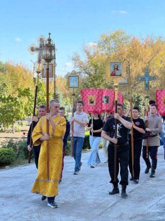 В день празднования Рождества Пресвятой Богородицы казаки подарили старинный самовар настоятелю Новоузенского храма В день празднования Рождества Пресвятой Богородицы казаки подарили старинный самовар настоятелю Новоузенского храма