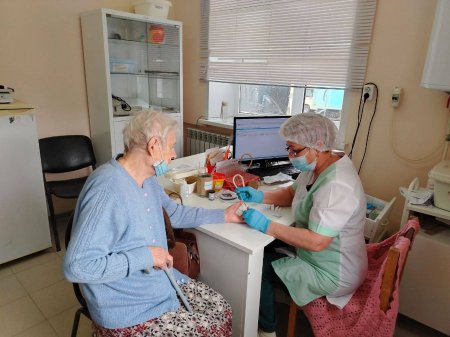 Более 14 тысяч жителей сельской местности 65 лет и старше прошли диспансеризацию с помощью службы мобильных бригад