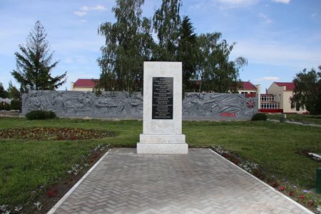 В Татищево благоустроили Центральную площадь и сквер «У танка»