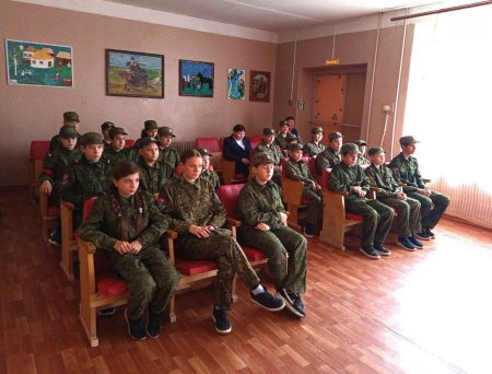 Настоятель храма в Слепцовке провёл беседу с кадетами Македоновской школы о Дне народного единства