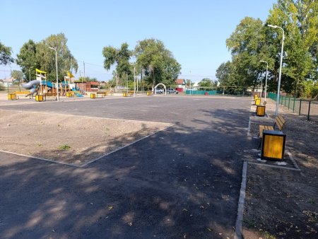 В Аркадаке благоустроили новый сквер, в Духовницком - площадь Победы