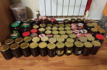 Красноармейские «серебряные» волонтеры передали бойцам 8 тысяч окопных свечей и 443 антидроновых одеяла