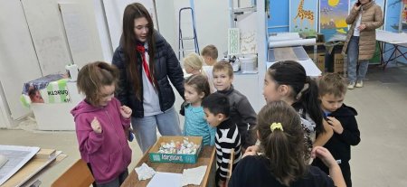 Студенты познакомили малышей с профессией декоратора