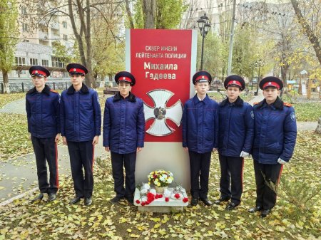 В Саратове почтили память погибших сотрудников органов внутренних дел В Саратове почтили память погибших сотрудников органов внутренних дел