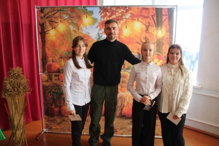 Популярный российский актер театра и кино, каскадер Денис Никифоров побывал на празднике аграриев в селе Колокольцовка