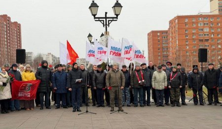 Казаки-кадеты СОШ № 63 приняли участие в открытии мемориальных бюстов Героев Отечества в Саратове