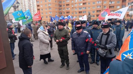 Казаки-кадеты СОШ № 63 приняли участие в открытии мемориальных бюстов Героев Отечества в Саратове