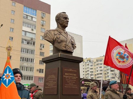 Казаки-кадеты СОШ № 63 приняли участие в открытии мемориальных бюстов Героев Отечества в Саратове