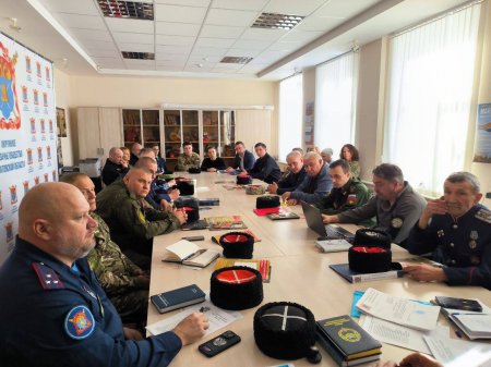 Члены Окружного казачьего общества области подвели итоги работы в 2025 году