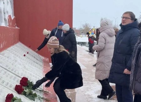 В Саратове состоялось торжественное открытие мемориальной плиты в честь Героя России Алексея Максюкова