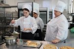 Студенты приготовили более тысячи блинов для участников СВО