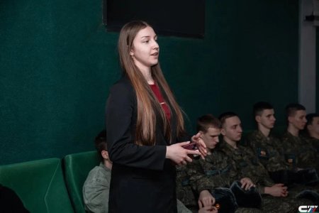 Саратовская молодежь встретилась с ветераном спецподразделения Росгвардии Саратовская молодежь встретилась с ветераном спецподразделения Росгвардии
