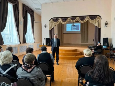 Руководитель инспекции труда провел лекцию для педагогов Саратовской области в рамках проекта Общества «Знание