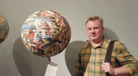 Работа саратовского педагога, наставника одарённых детей, представлена на престижной выставке в Галерее Мосфильма. 