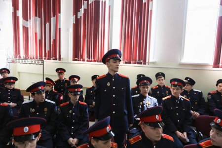 В школе № 43 им. В.Ф. Маргелова избрали нового атамана на Большом казачьем круге