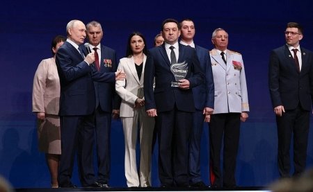 Владимир Путин встретился с участниками форума «МАЛАЯ РОДИНА — СИЛА РОССИИ» и наградил лауреатов премии «Служение»