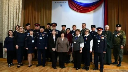 В школе №1 поселка Степное прошел казачий сбор «Нам есть чем гордиться и есть что беречь!» В школе №1 поселка Степное прошел казачий сбор «Нам есть чем гордиться и есть что беречь!»