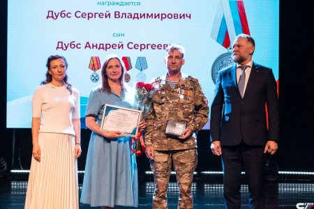 На площадке СГТУ состоялось вручение наград «Отец солдата» и «Окопная свеча»