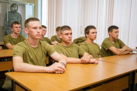 Саратовские гвардейцы взяли бронзу в дартсе на окружном этапе «Гвардеец-2026»